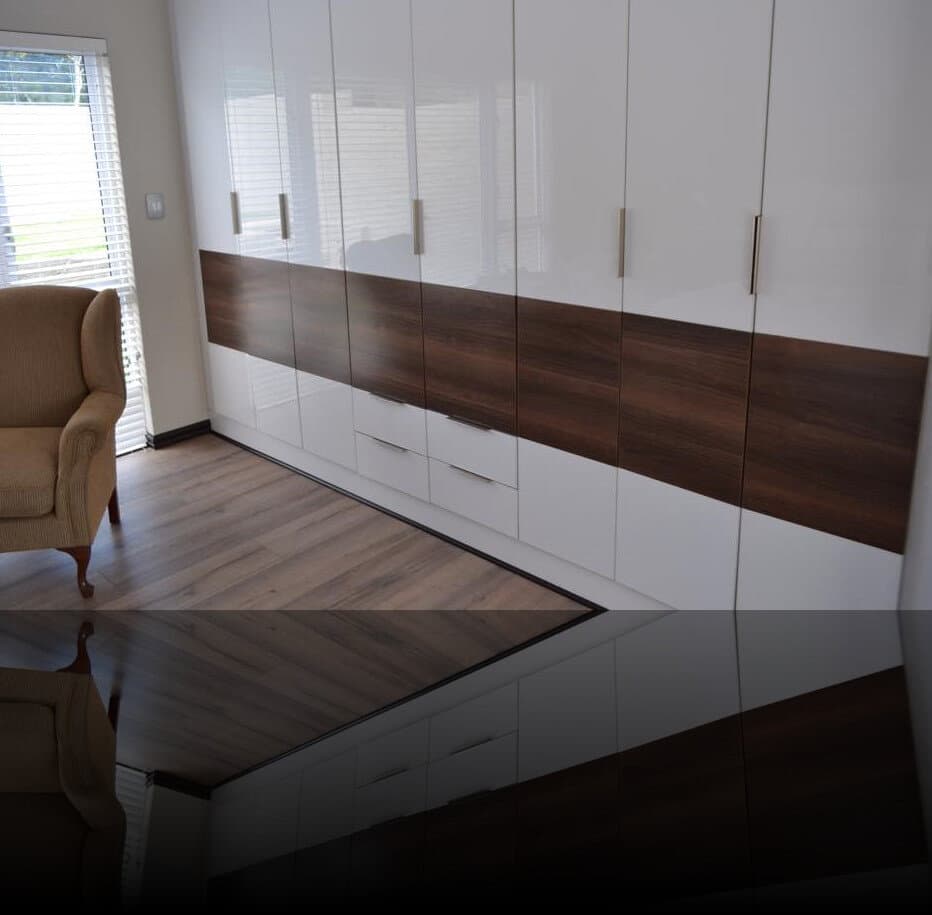 Built-in wardrobe with gloss white and walnut-finish cupboard doors